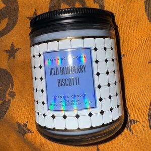 NWT Bath & Body Works Iced Blueberry Biscotti 1-Wick Candle Spring Summer New 💙